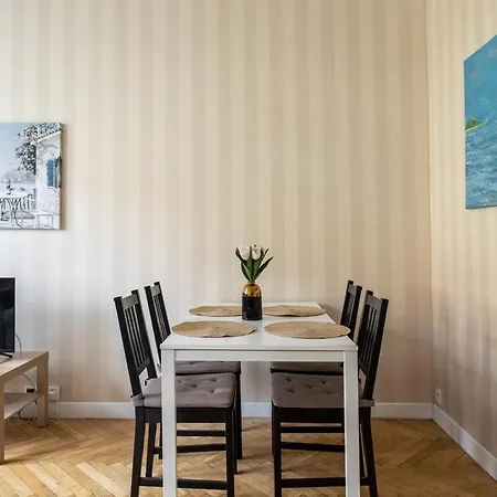 Golden - 10 People - Center -nowy Swiat