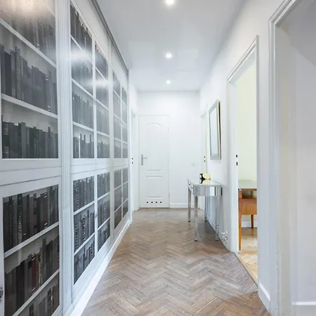 Golden - 10 People - Center -nowy Swiat