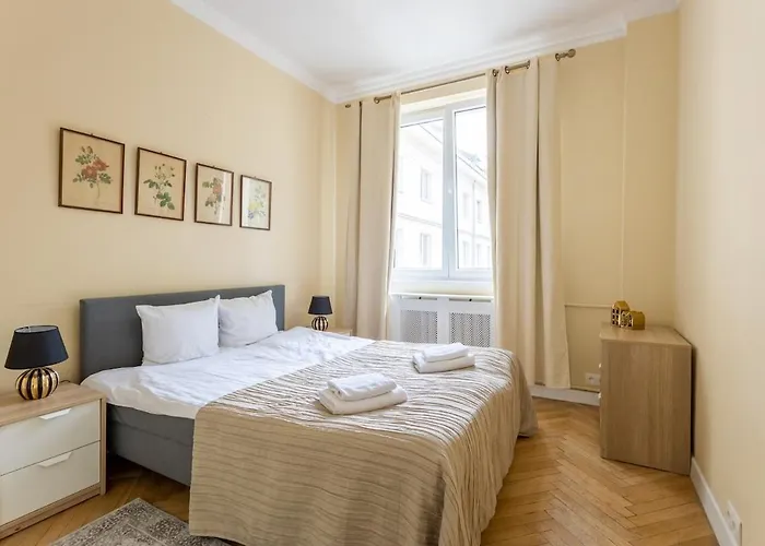 Golden - 10 People - Center -nowy Swiat شقة