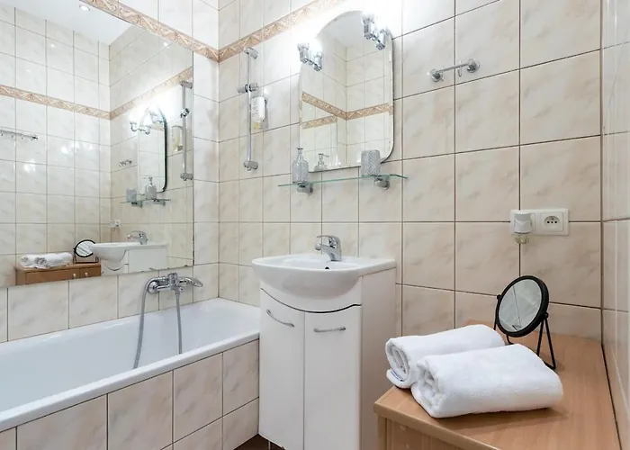 Golden - 10 People - Center -nowy Swiat وارسو